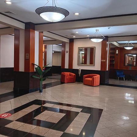 Clarion Hotel & Suites Mount Laurel Esterno foto
