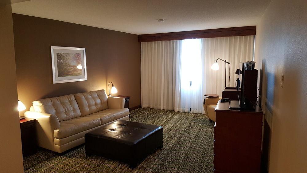 Clarion Hotel & Suites Mount Laurel Esterno foto