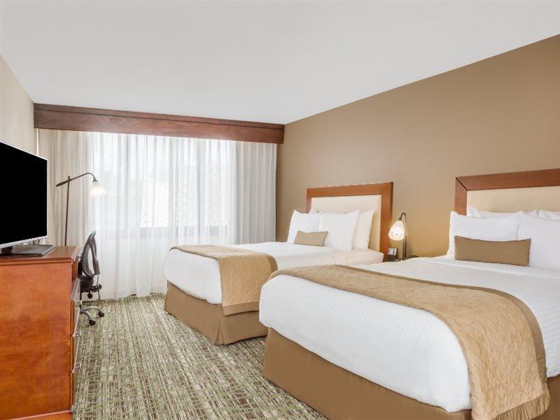 Clarion Hotel & Suites Mount Laurel Esterno foto