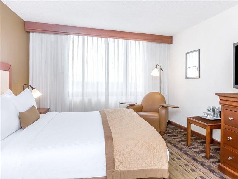 Clarion Hotel & Suites Mount Laurel Esterno foto