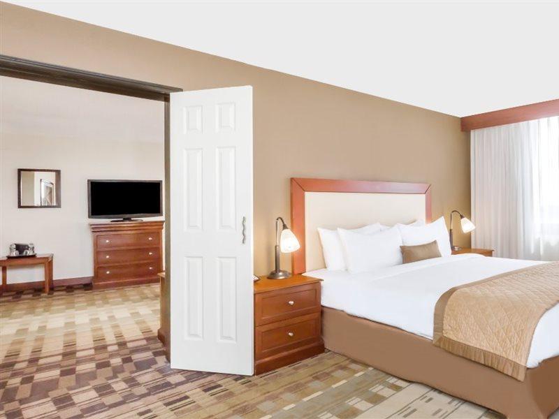 Clarion Hotel & Suites Mount Laurel Esterno foto