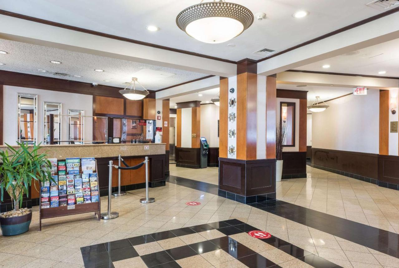 Clarion Hotel & Suites Mount Laurel Esterno foto