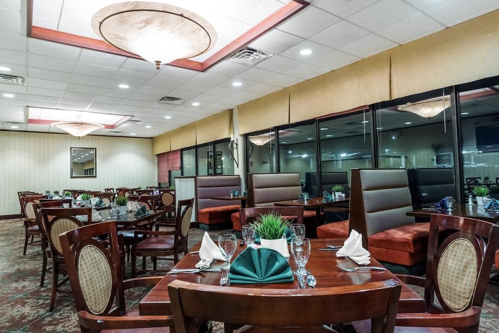 Clarion Hotel & Suites Mount Laurel Esterno foto