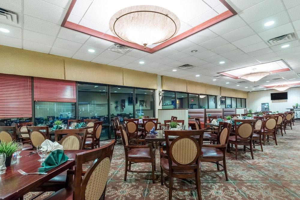 Clarion Hotel & Suites Mount Laurel Esterno foto