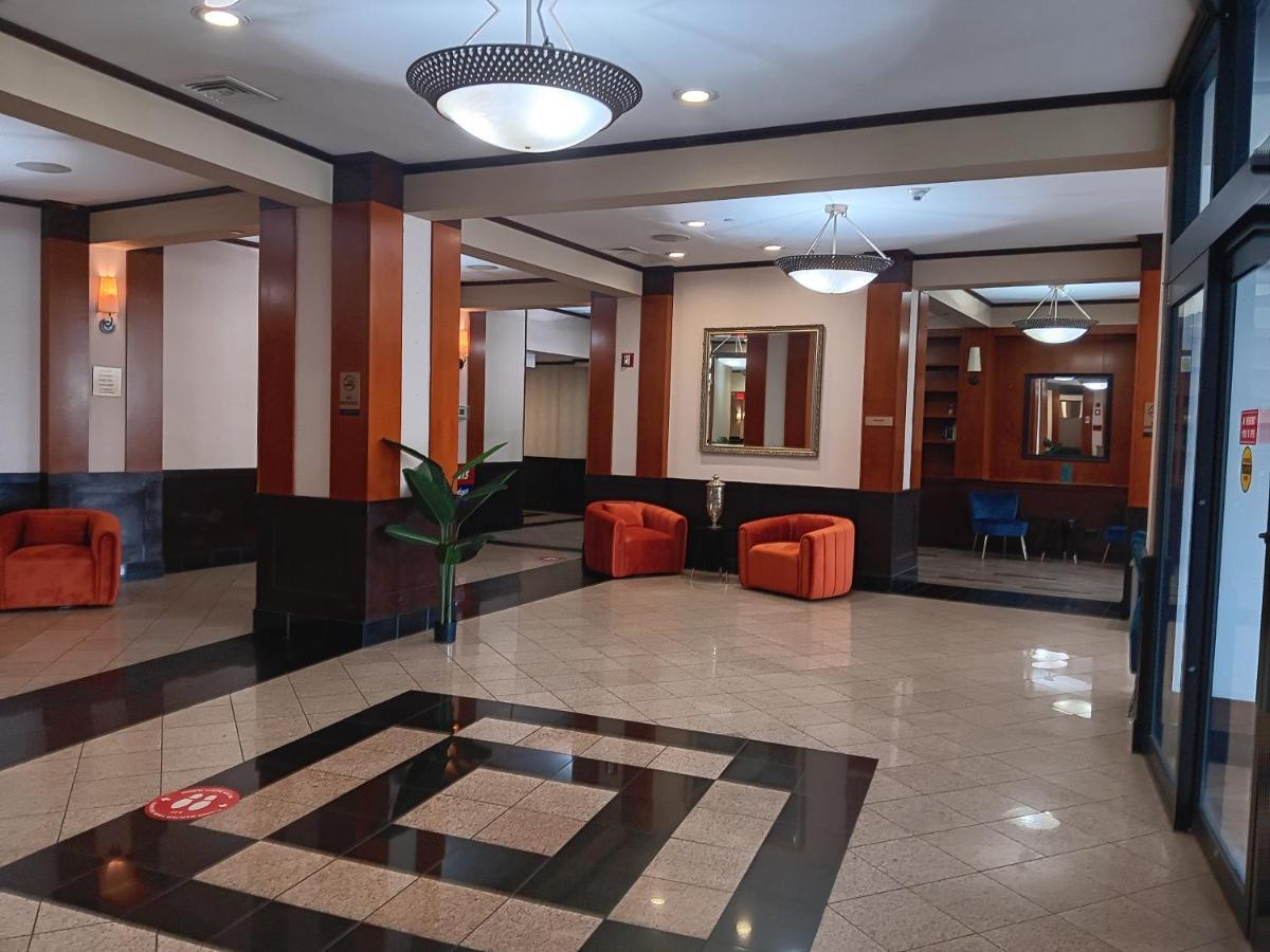 Clarion Hotel & Suites Mount Laurel Esterno foto