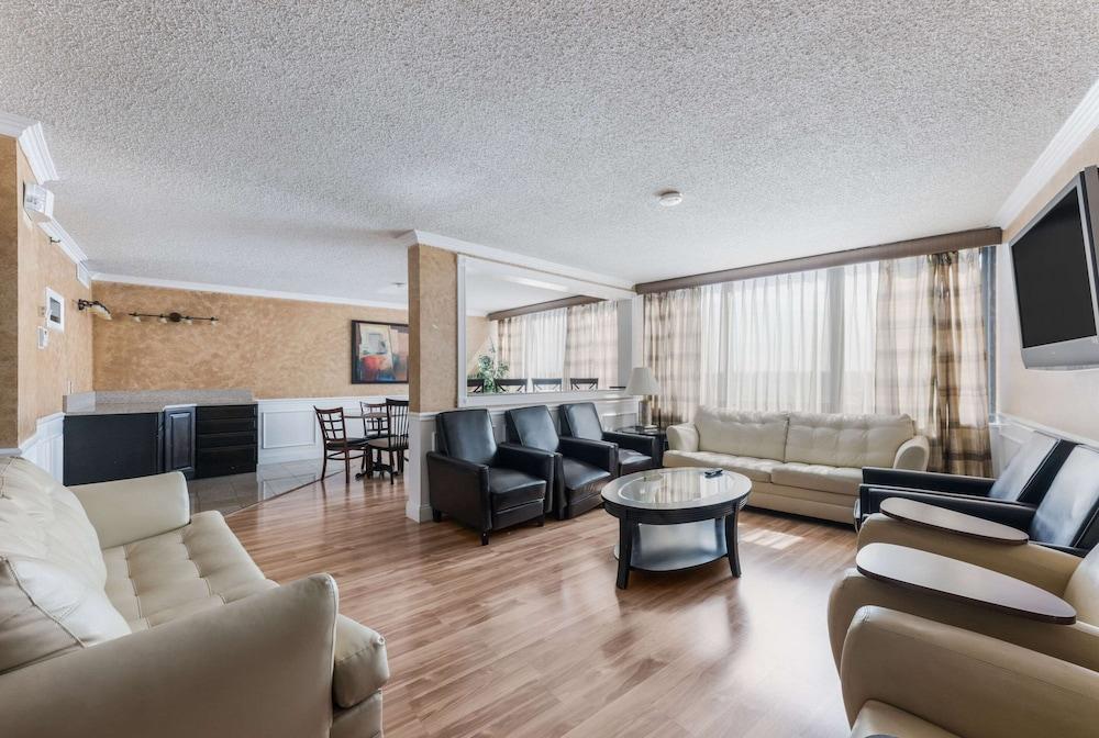 Clarion Hotel & Suites Mount Laurel Esterno foto