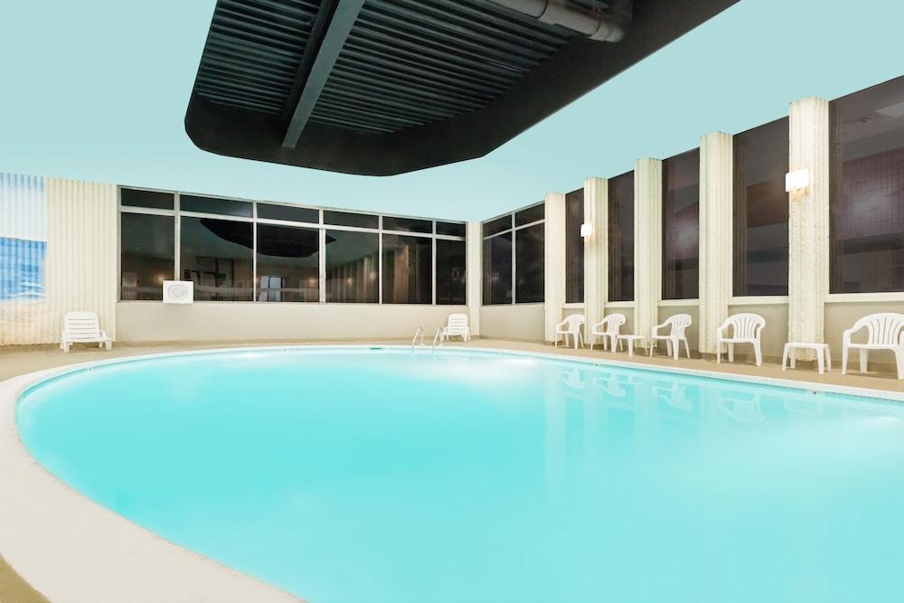 Clarion Hotel & Suites Mount Laurel Esterno foto
