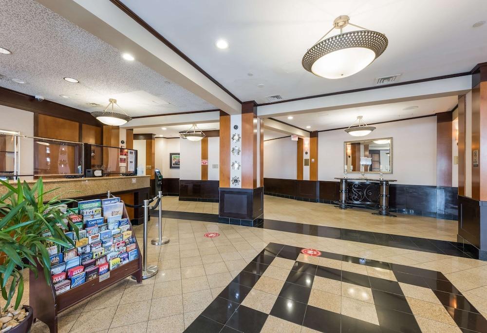 Clarion Hotel & Suites Mount Laurel Esterno foto