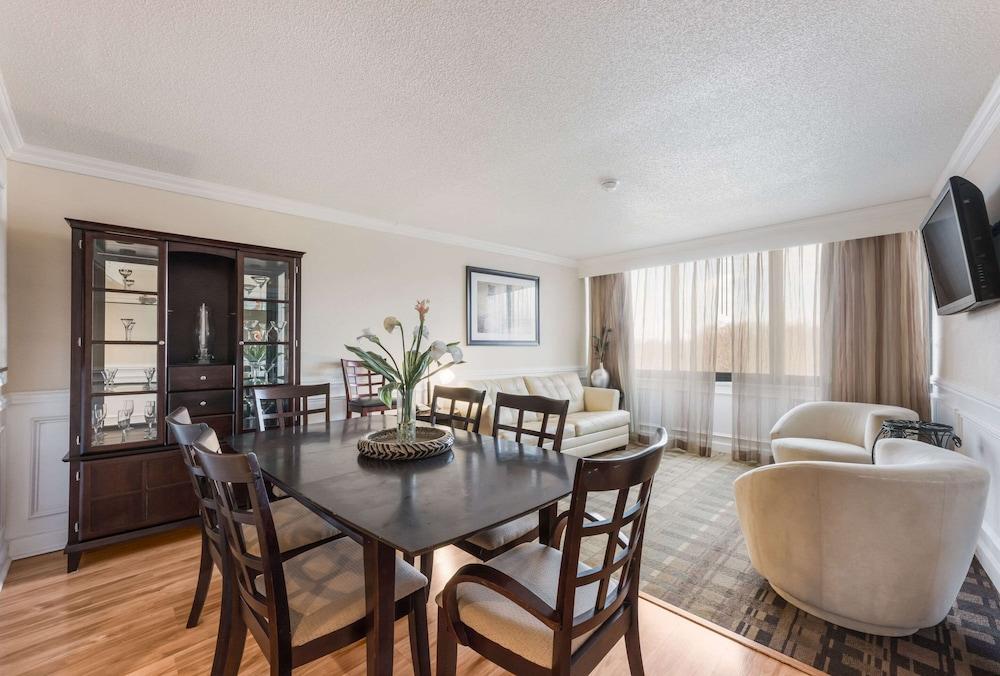Clarion Hotel & Suites Mount Laurel Esterno foto