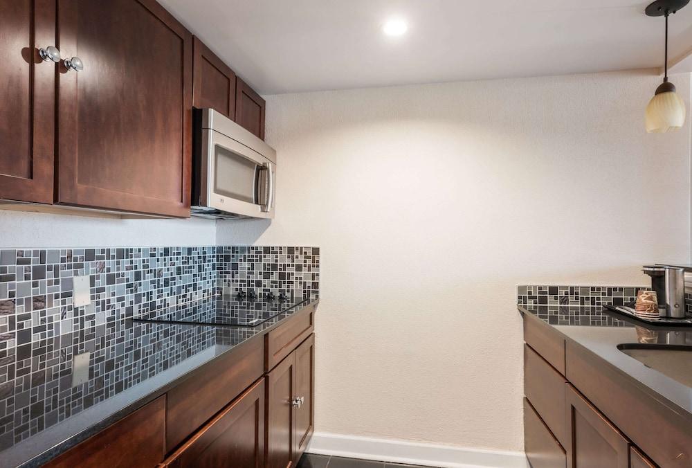 Clarion Hotel & Suites Mount Laurel Esterno foto