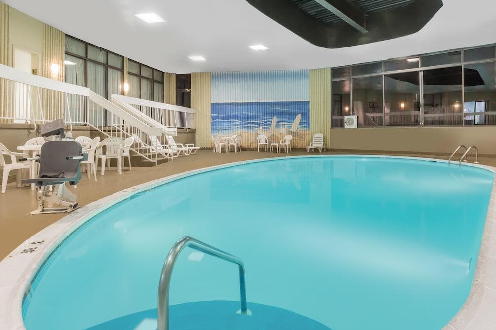 Clarion Hotel & Suites Mount Laurel Esterno foto