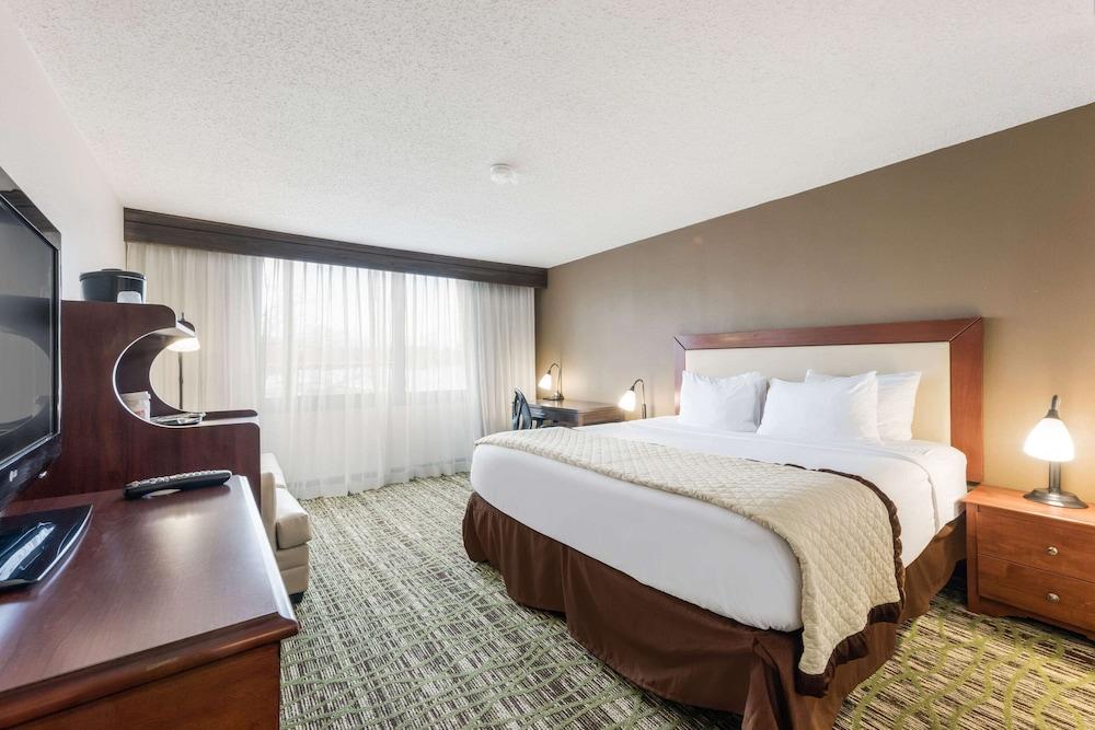 Clarion Hotel & Suites Mount Laurel Esterno foto
