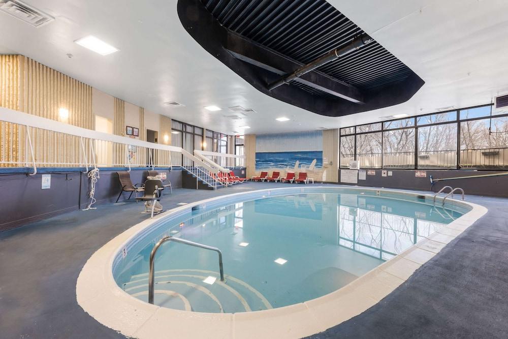 Clarion Hotel & Suites Mount Laurel Esterno foto