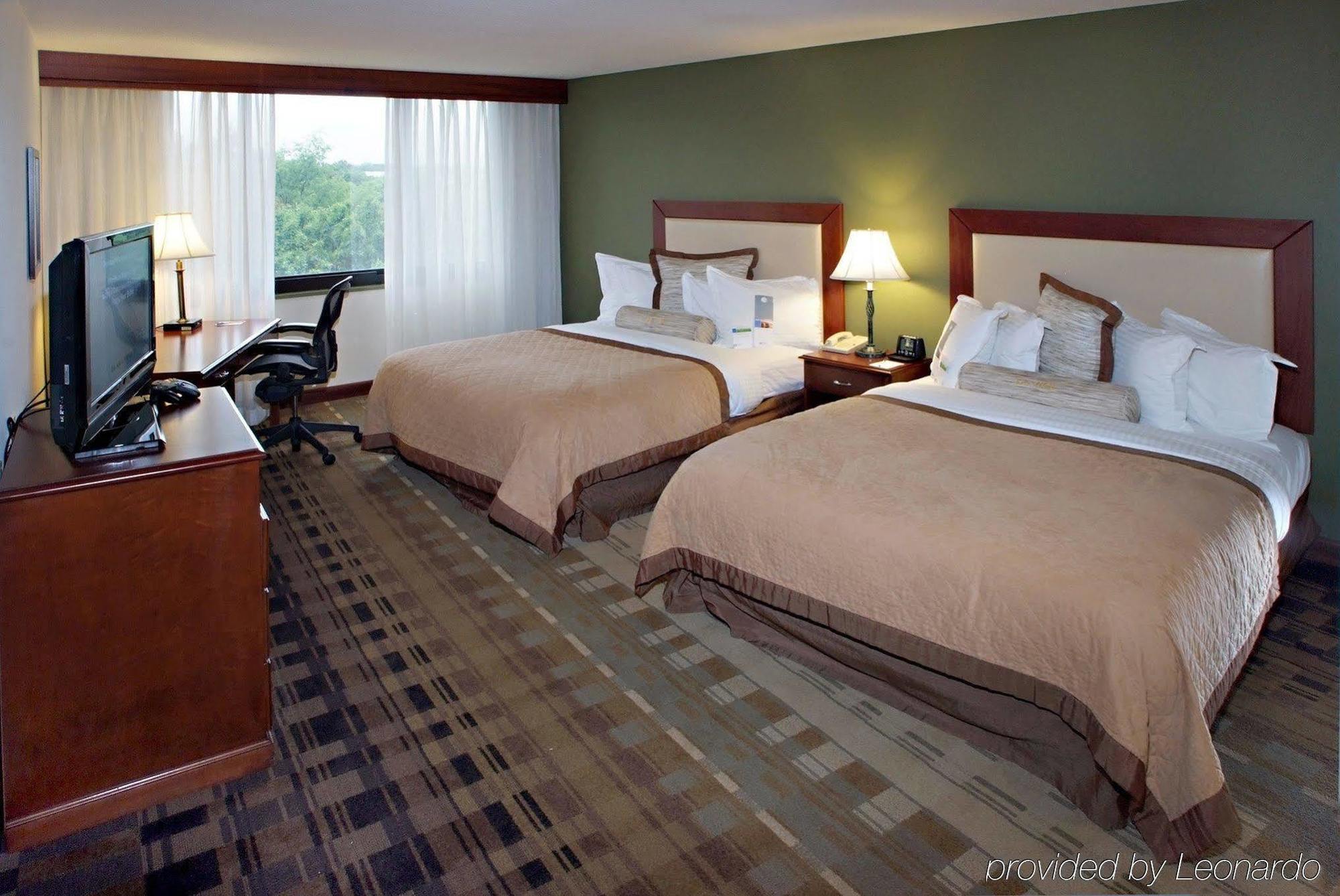 Clarion Hotel & Suites Mount Laurel Esterno foto